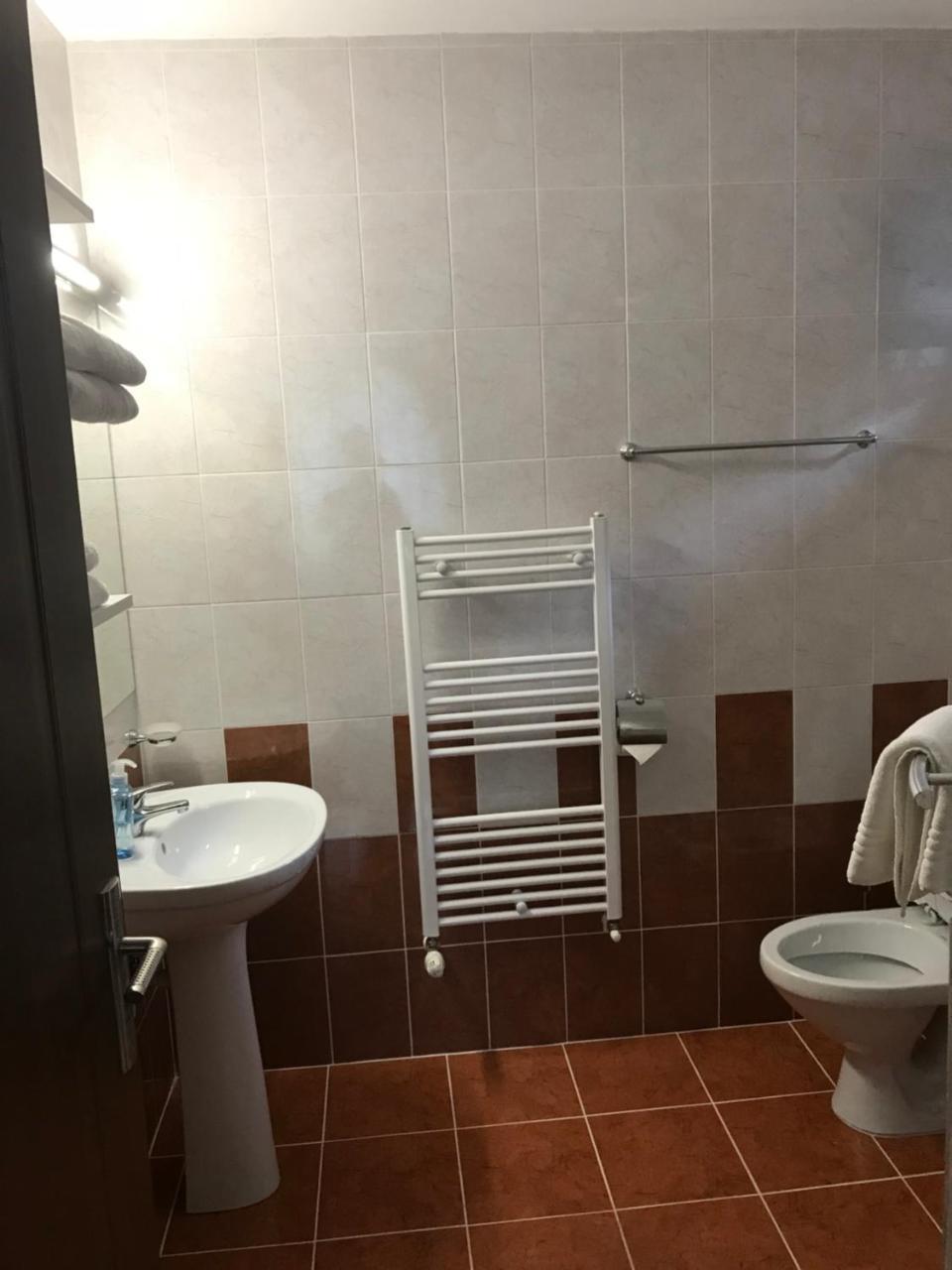 Pensiunea Granada Covasna Luaran gambar