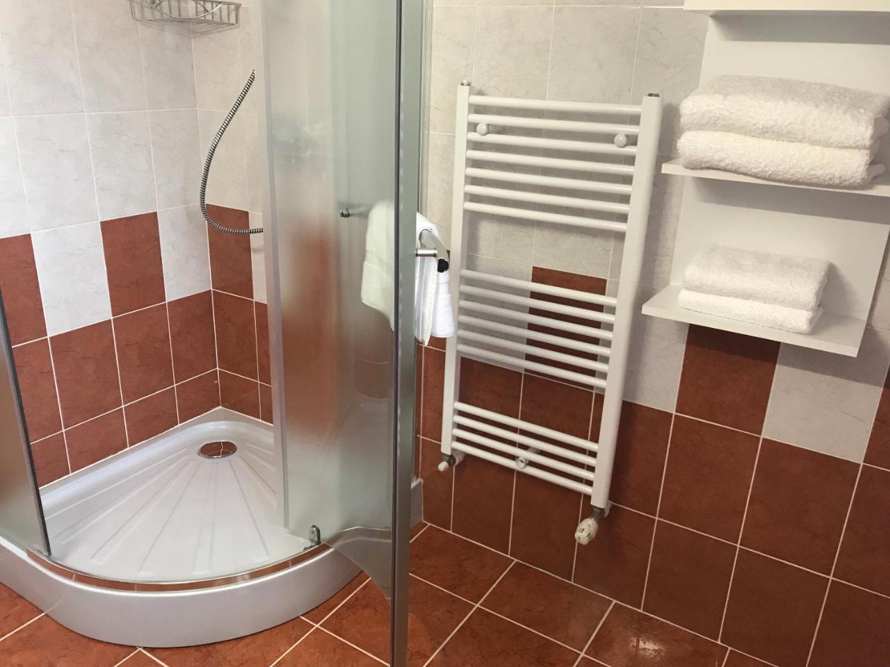 Pensiunea Granada Covasna Luaran gambar